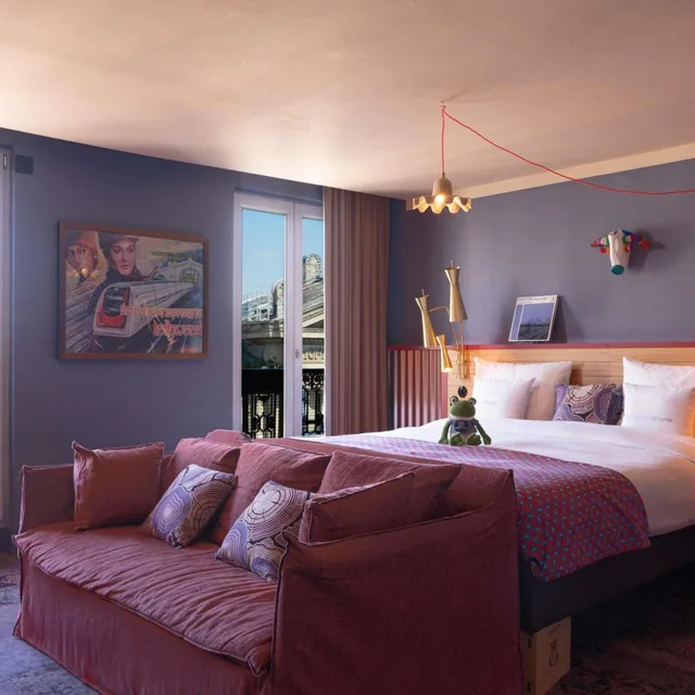 Plus, Double Bed, Xl, 25hours Hotel Paris Terminus Nord 2/4