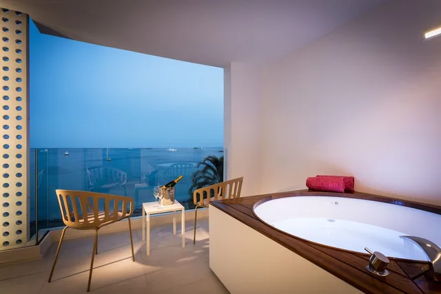 جناح سوبيريور بغرفتي نوم، One Ibiza Suites 4/4