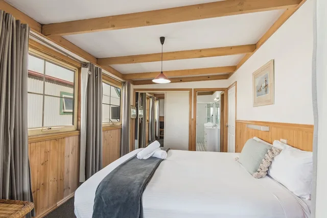 فيلا بسرير بطابقين وسريرين كوين بإطلالة على البحر بـ3 غرف نوم، Coachhouse Marina Resort 1/9