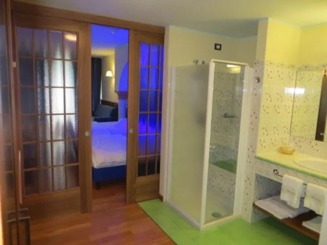 جناح جونيور بسريرين منفصلين بإطلالة على البحيرة بشرفة، Hotel Alexander 3/4