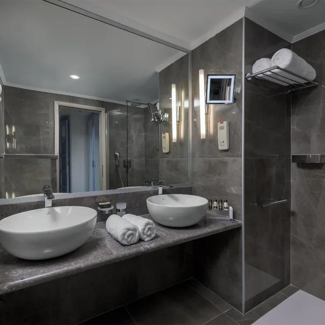 غرفة تنفيذية بسرير كينج بمسبح خاص، Rodos Palladium Leisure and Wellness 2/3