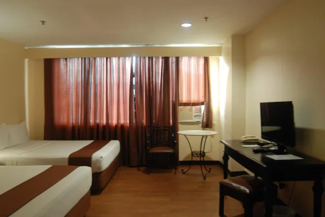 Room, Triple, Golden Peak Hotel and Suites powered by Cocotel 8/10