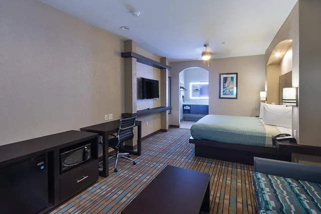 غرفة بسرير كينج للمدخنين، Econo Lodge Inn and Suites Houston NW-Cy-Fair 3/7