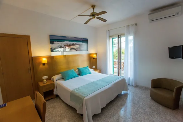 غرفة مزدوجة بشرفة، Hotel Tagomago 2/7