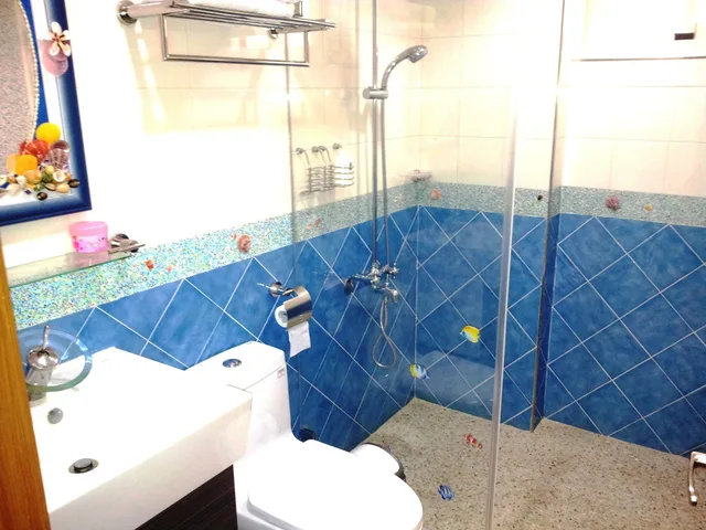 غرفة إليت بسرير كوين بإطلالة على الفناء، Camome 3/3