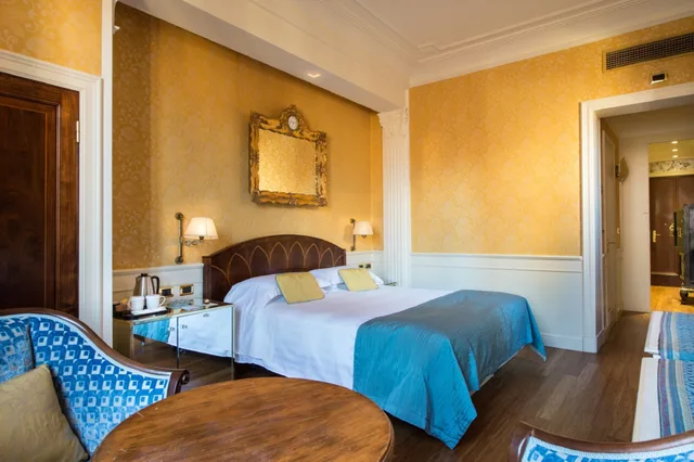 Plus, Deluxe, Suite, Double Bed, Sofa, Sulla Via، Art Hotel Orologio 2/4