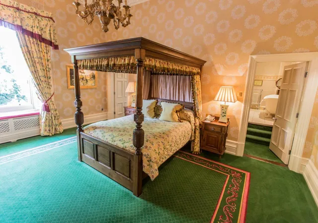 Four Poster, Suite، Kilworth House Hotel & Theatre 2/4