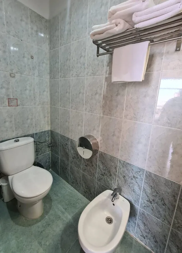 غرفة بسرير مزدوج بحمام خاص، Hostal Miami 2/3