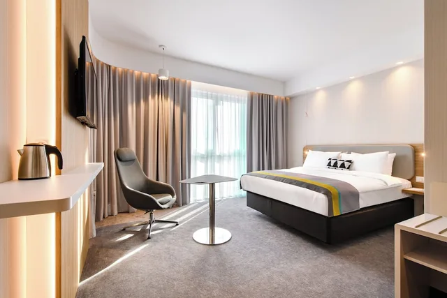 غرفة قياسية بسرير كينج لذوي الإعاقة، Holiday Inn Express Rzeszow Airport 4/9