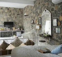 Hills, Manor، Hills And Hues Resort Thekkady 2/2