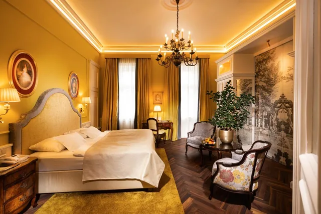 Superior, Queen Bed, Bristol Salzburg 2/6