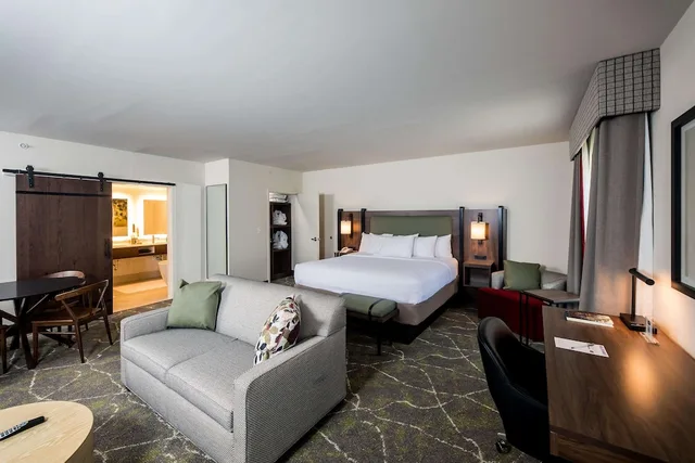 جناح بسرير كينج لذوي الإعاقة، Hampton Inn Suites Dobson 1/4