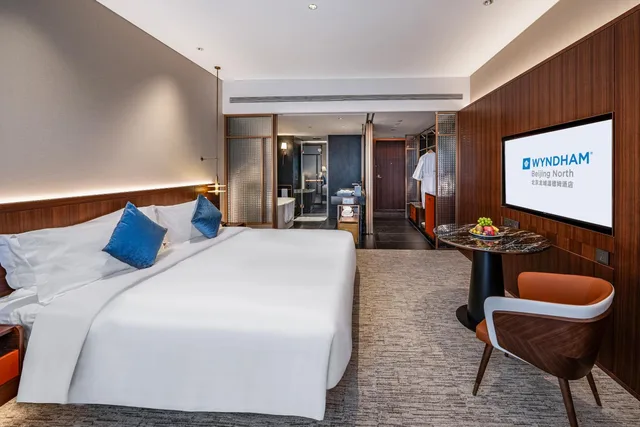 Premier, Double Bed, Wyndham Beijing North 2/5