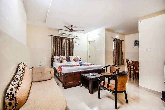 جناح بسرير كينج، Fabhotel Aditya Yatri Nivas 1/1