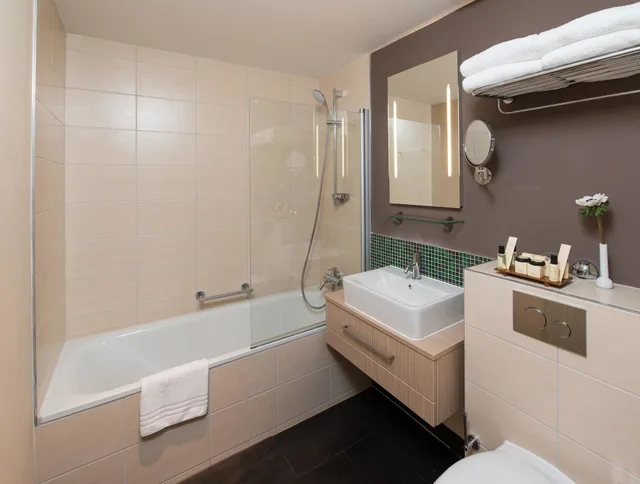 غرفة رباعية بسرير مزدوج وسريرين منفصلين، Hotel New Orly 4/4