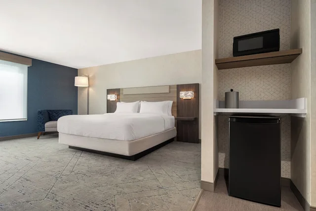غرفة قياسية بسرير كينج، Holiday Inn Express & Suites Overland Park South 5/10