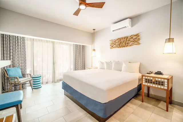 غرفة قياسية بسرير كينج، Chesapeake Resort 1/6
