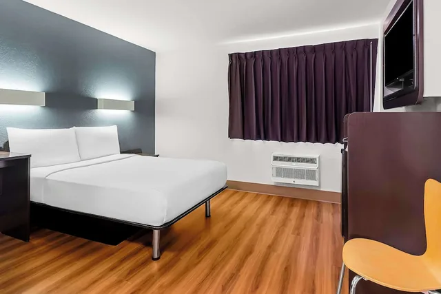 Standard, Double Bed, Accessible, Econo Lodge Idaho Falls, ID 4/10
