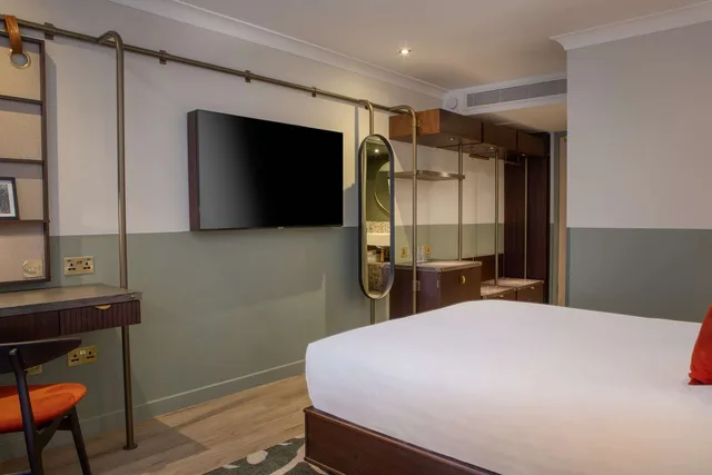 غرفة بسرير كوين، The Samuel Ryder Hotel St. Albans, Tapestry Collection by Hilton 2/4
