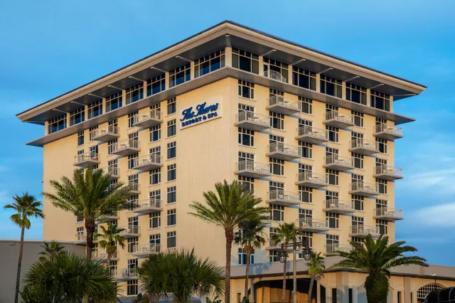 غرفة تُحدَّد عند الوصول، The Shores Resort Spa 1/2