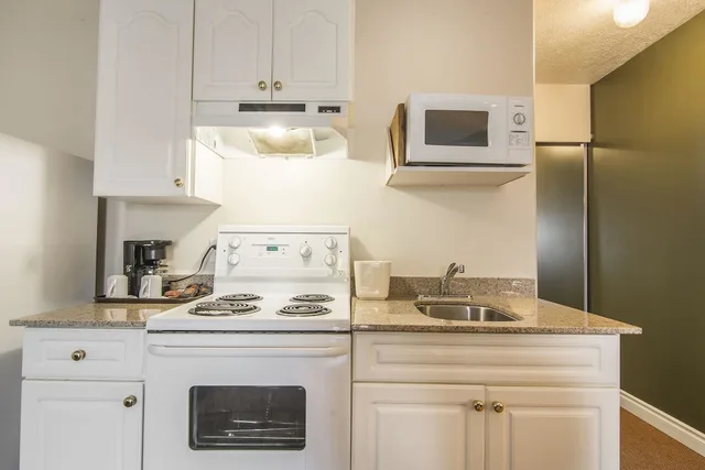 Efficiency, Queen Bed، Econo Lodge Inn & Suites High Level, AB 9/10