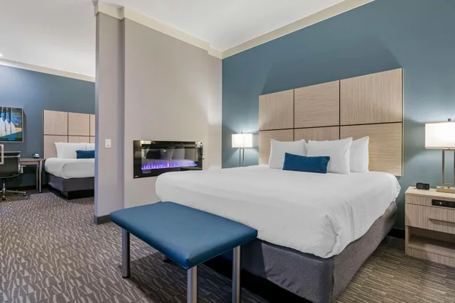 Suite, King Bed, Accessible, Hotel Peppertree Bend, BW Premier Collection 4/10