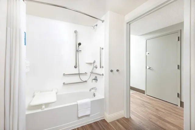 جناح بسرير كوين لذوي الإعاقة، Hampton Inn Long Island-Islandia 4/4
