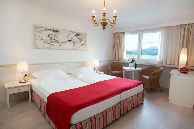 Standard, Hotel Linde 1/1