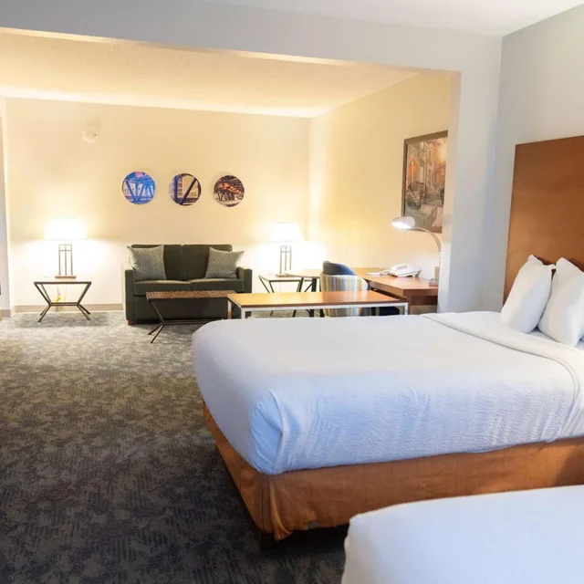 جناح تنفيذي بسرير مزدوج، La Quinta Inn & Suites by Wyndham Bannockburn-Deerfield 1/10