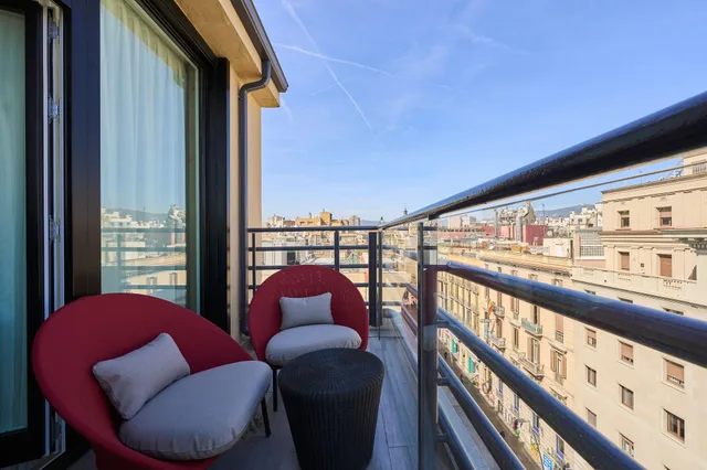 غرفة بريميوم بشرفة مفردة بسرير مزدوج، Hotel Catalonia Ramblas 4/5