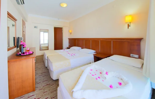 غرفة بثلاثة أسرّة، MODA BEACH HOTEL 1/6