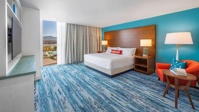 جناح عائلي بسرير كينج وسرير كينج وسريرين منفصلين، Compass by Margaritaville Hotel Pigeon Forge 2/3