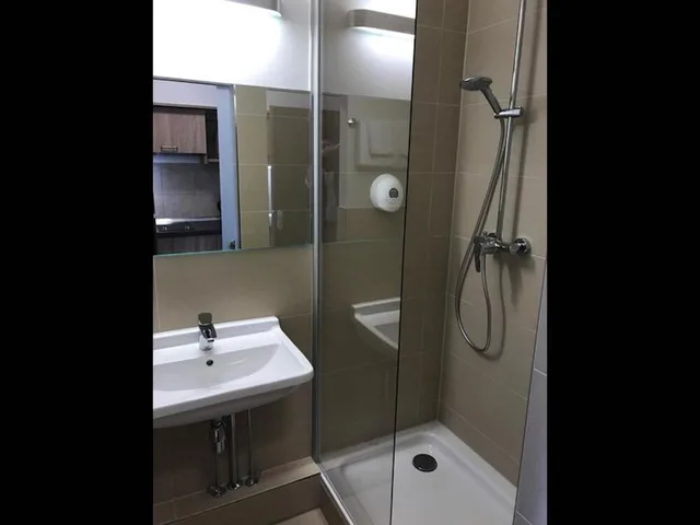 1 Bedroom, Queen Bed, City View, Balcony, Room in B&B - Studio for 2 People in Hamburg Mitte, Cozy and Modern 7/10