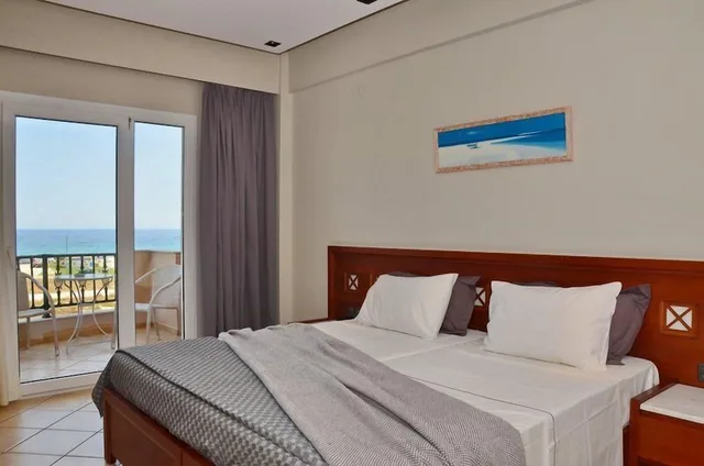 غرفة قياسية بسرير كوين بإطلالة على البحر، Evilion Sea And Sun Hotel 1/5