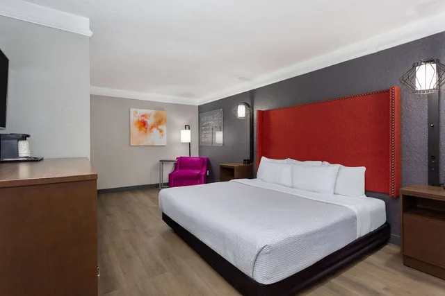 Room, King Bed, Accessible, La Quinta Inn Pensacola 4/9