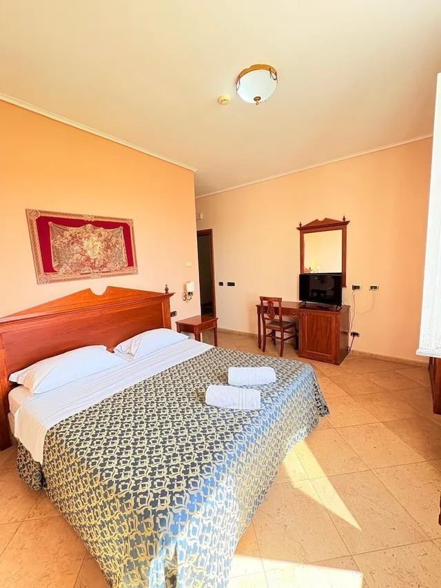 Economy, Double Bed, Hotel D Apos Angelo Palace 4/10