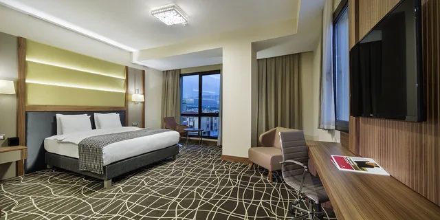غرفة بسرير كينج للمدخنين، Ramada by Wyndham Elazig 1/5