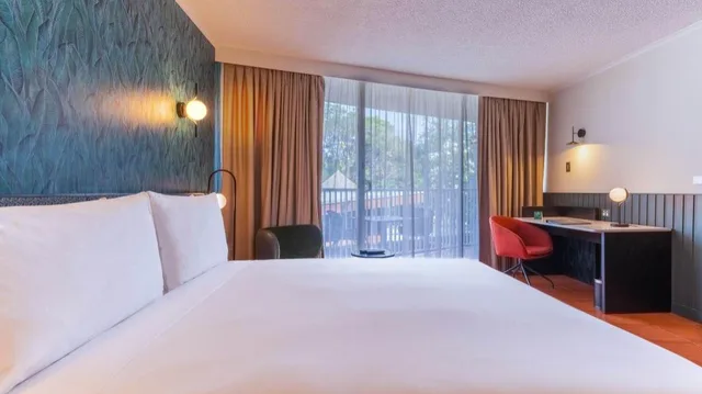 Apartment, King Bed, Garden Wing, Smoking، Holiday Inn Port Moresby 1/1