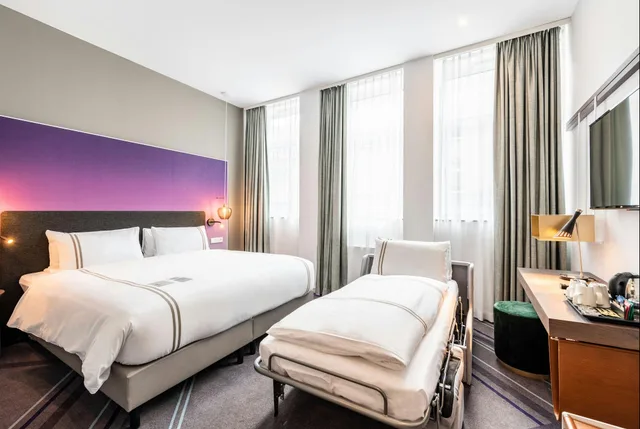 Room, Single, Double Bed, Premier Inn Wuppertal City Centre Hotel 2/2