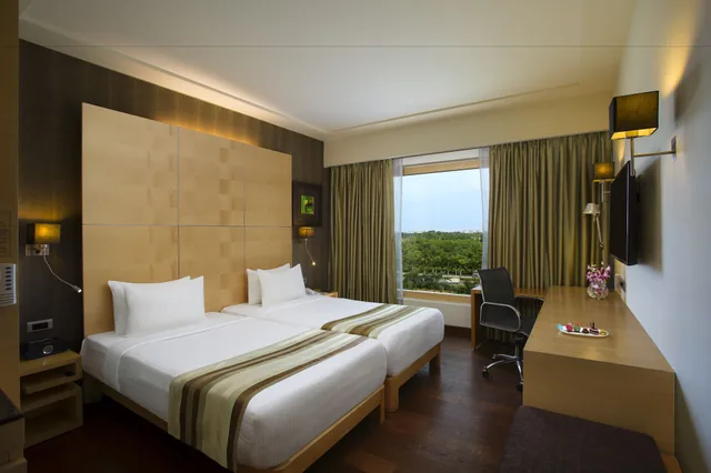 غرفة بريميير بسريرين منفصلين مع دخول الصالة، NOVOTEL HYDERABAD AIRPORT 3/5