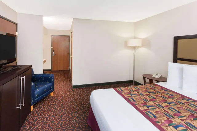 غرفة بسرير كينج، Baymont by Wyndham Chicago/Calumet City 4/7
