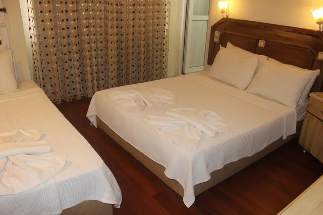 غرفة قياسية ثلاثية، Hotel Berlin 1/1