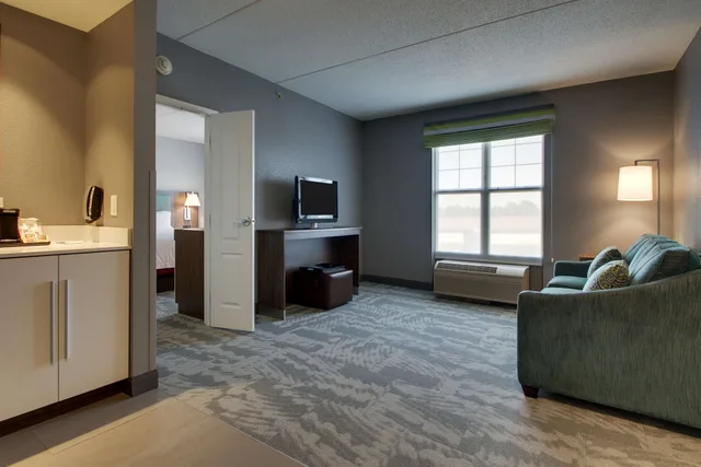 جناح عائلي بسرير كينج وسرير بطابقين مع أريكة لذوي الإعاقة، Hampton Inn And Suites Chicago Aurora 3/4