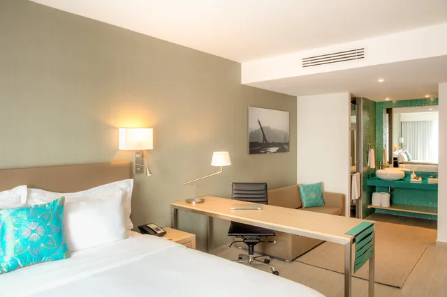 لوفت، Fiesta Inn Monterrey La Fe 1/2