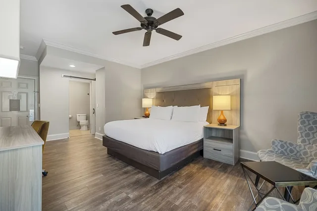 Room, King Bed, Resort Side, The Ridges Resort And Marina 2/6