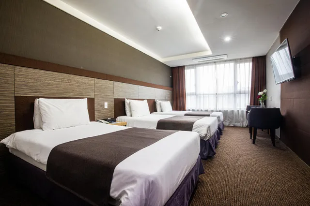 غرفة ديلوكس ثلاثية بثلاثة أسرّة، Eastern Hotel Jeju 1/2