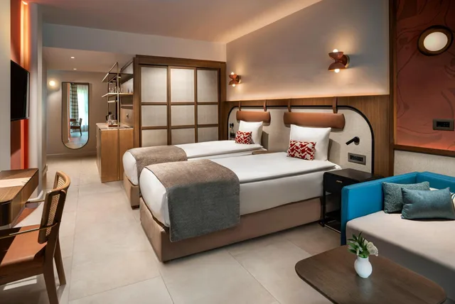 Deluxe, Family, Land Side، Liberty Lykia 3/7