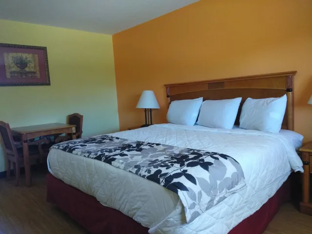 غرفة قياسية بسرير كينج، Mountain View Inn & Rv Park 2/3