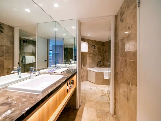 Junior Suite, King Bed, 2 Queen Beds, Bay View, Bathtub، The Brighton Hotel Sydney - Mgallery Collection 8/9