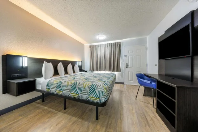 غرفة بسرير كينج، Motel6 Fort Worth, TX - East 1/7